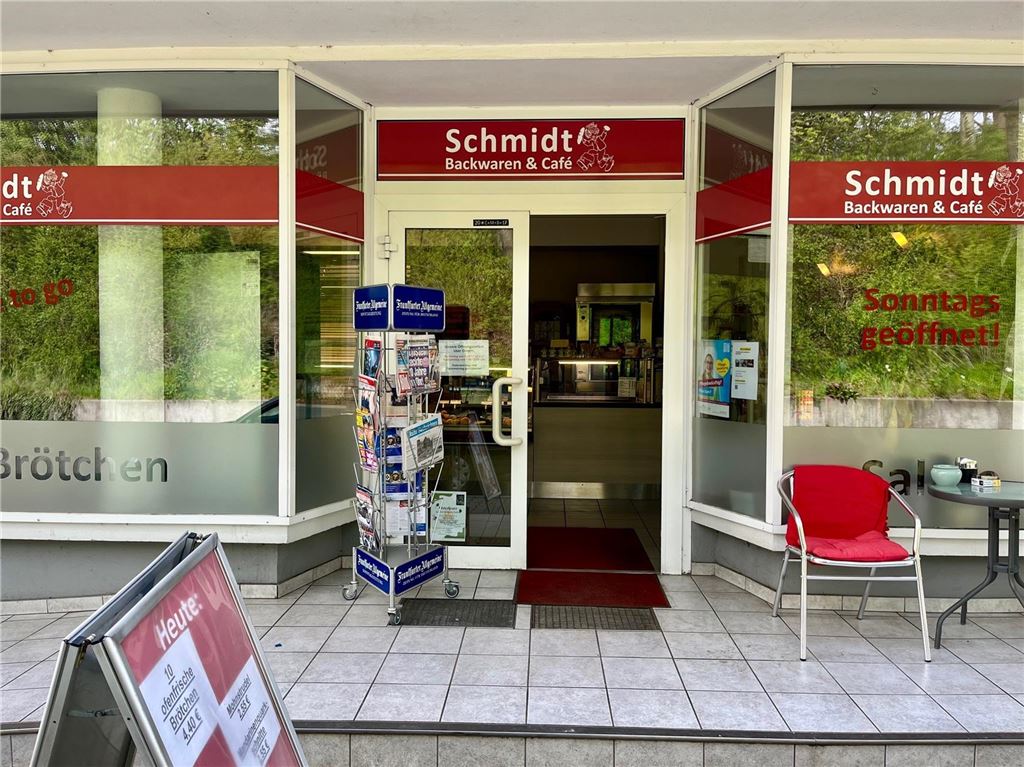Nach dem Tod seiner Frau: Telefon-Odyssee für Café-Inhaber Frank Borchert Backwaren und Café Schmidt, Hauptstraße 91 in Dellwig.
