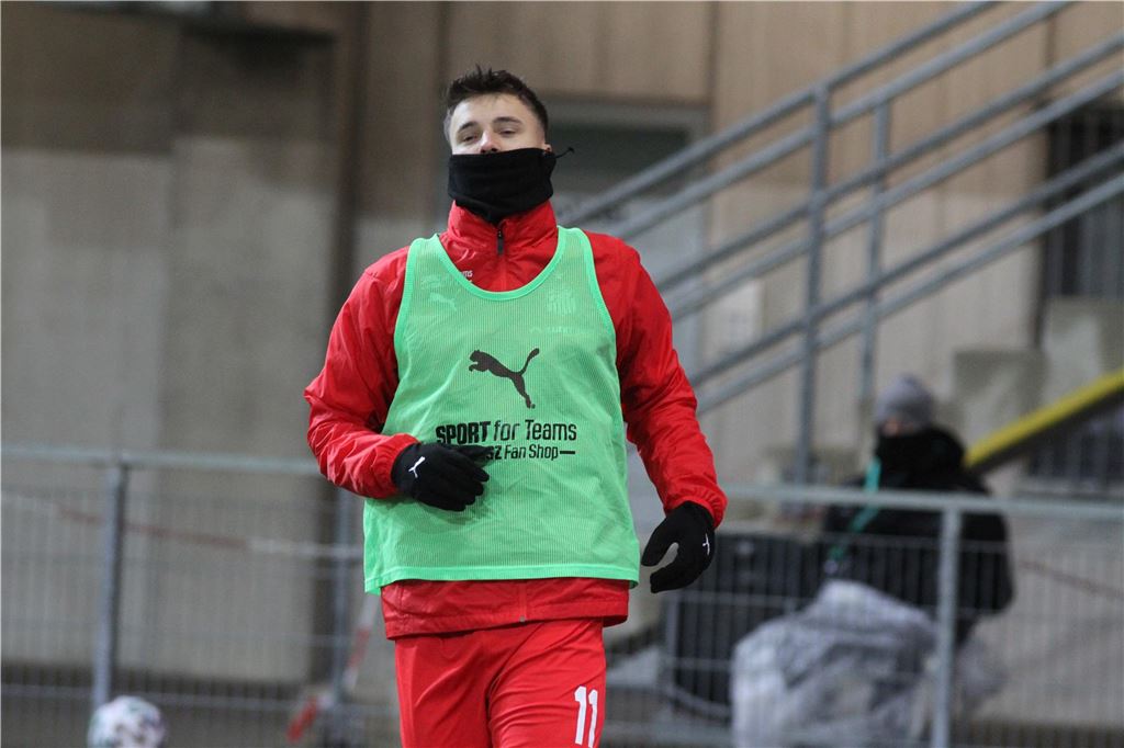 Diese bekannten Fußballer kommen aus Werne Dustin Willms beim Aufwärmen.
