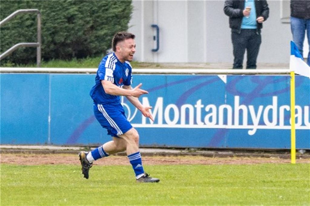 Eduardo Hiller beteuert nach Platzverweis seine Unschuld Eduardo Hiller im Trikot des Holzwickeder SC.