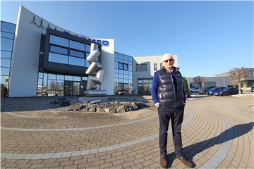 Eigentümer des Firmengebäudes an der Gottlieb-Daimler-Straße in Holzwickede ist der Unternehmer Albert Lütgenau. 