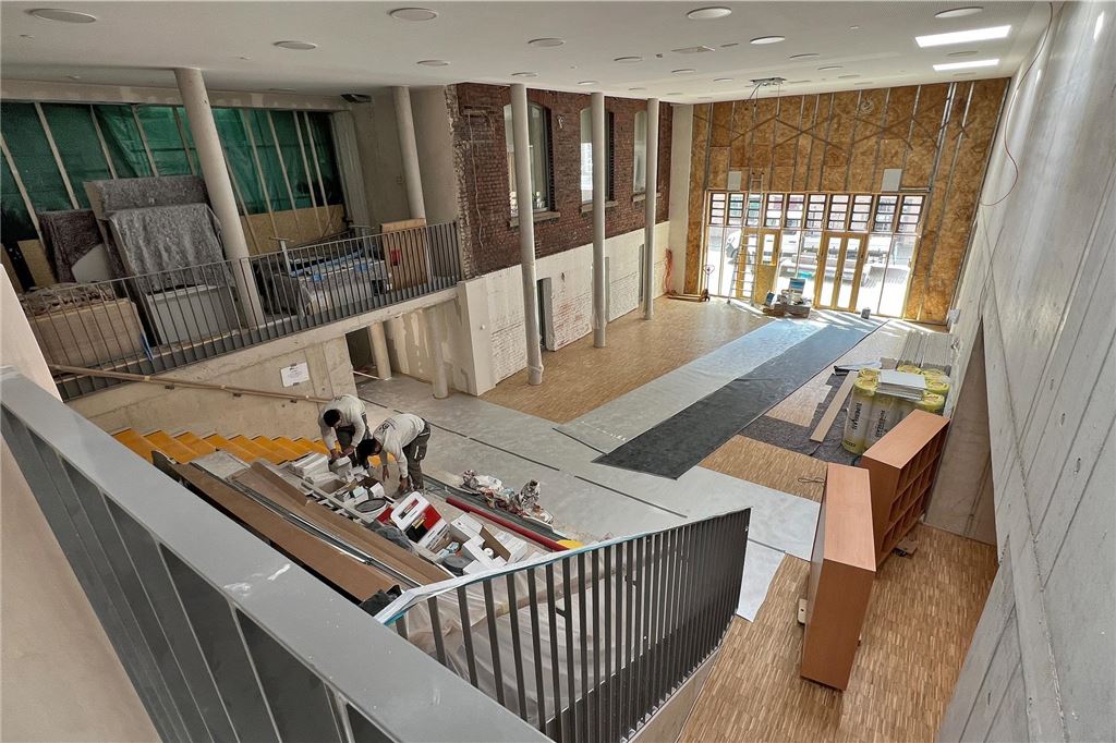 Offene Ganztagsschule: Halbzeit bei der Ausbauplanung Ein Blick auf die Bauarbeiten an der Schillerschule. Nach der Fertigstellung des benachbarten Kindergartens soll auch der OGS-Anbau an der Schule bald fertig sein.