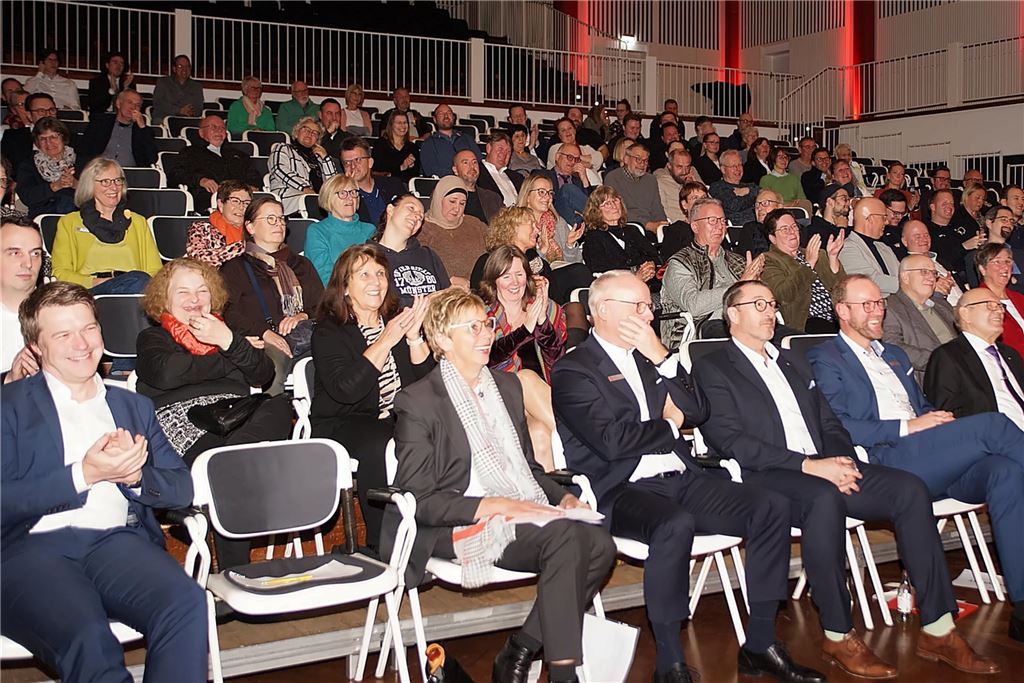 Preisverleihung beim Vereinsprojekt der Sparkasse UnnaKamen in der Stadthalle Unna am Montag, 25. November 2024.