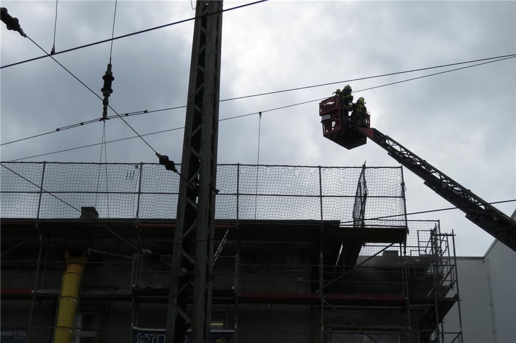 Ein Brand in der Mühlenvilla neben dem Einkaufszentrum Neue Mühle in Unna hat einen Feuerwehreinsatz ausgelöst.