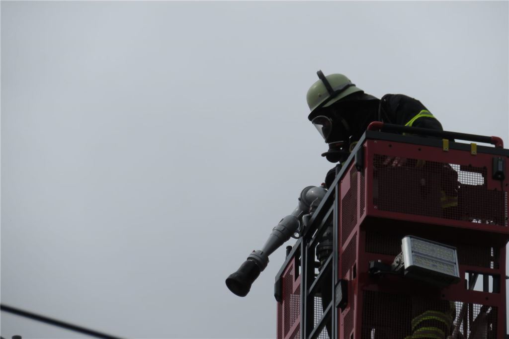 Ein Brand in der Mühlenvilla neben dem Einkaufszentrum Neue Mühle in Unna hat einen Feuerwehreinsatz ausgelöst.
