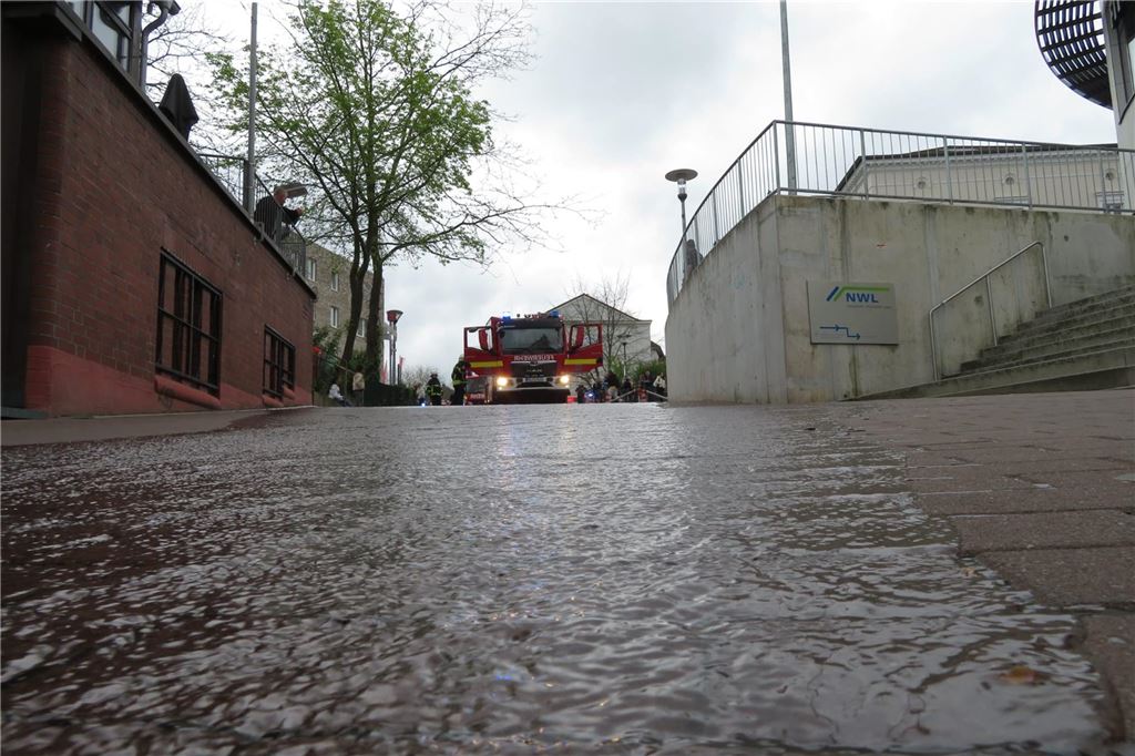 Ein Brand in der Mühlenvilla neben dem Einkaufszentrum Neue Mühle in Unna hat einen Feuerwehreinsatz ausgelöst.