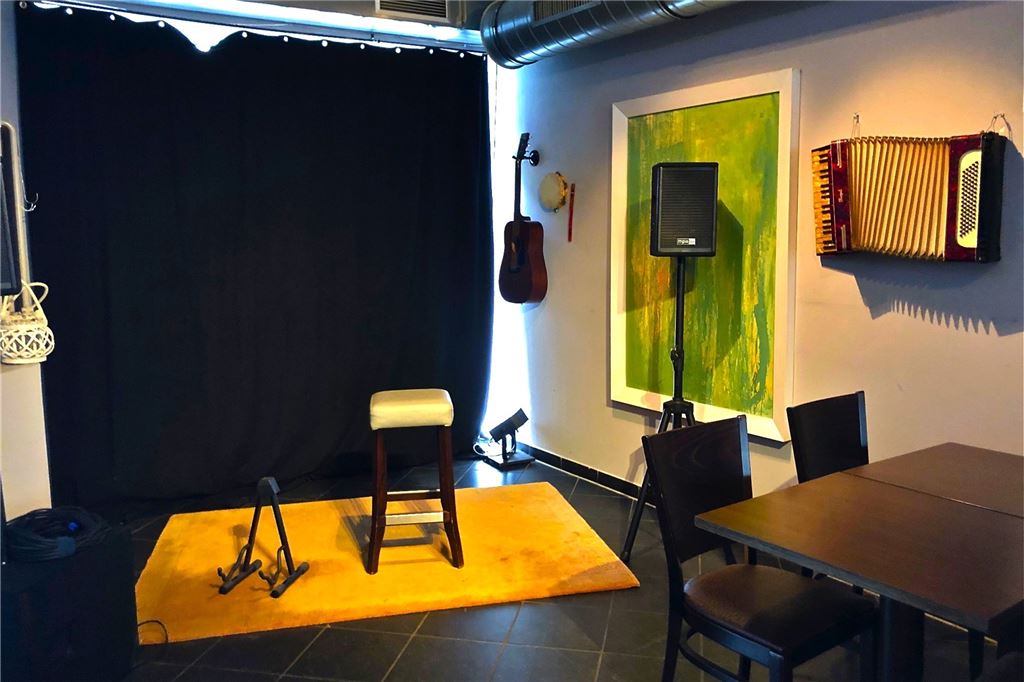 Das "Bennewitz“ schließt im Januar: Ein Tattoostudio soll folgen Die kleine Live-Bühne im Inneren