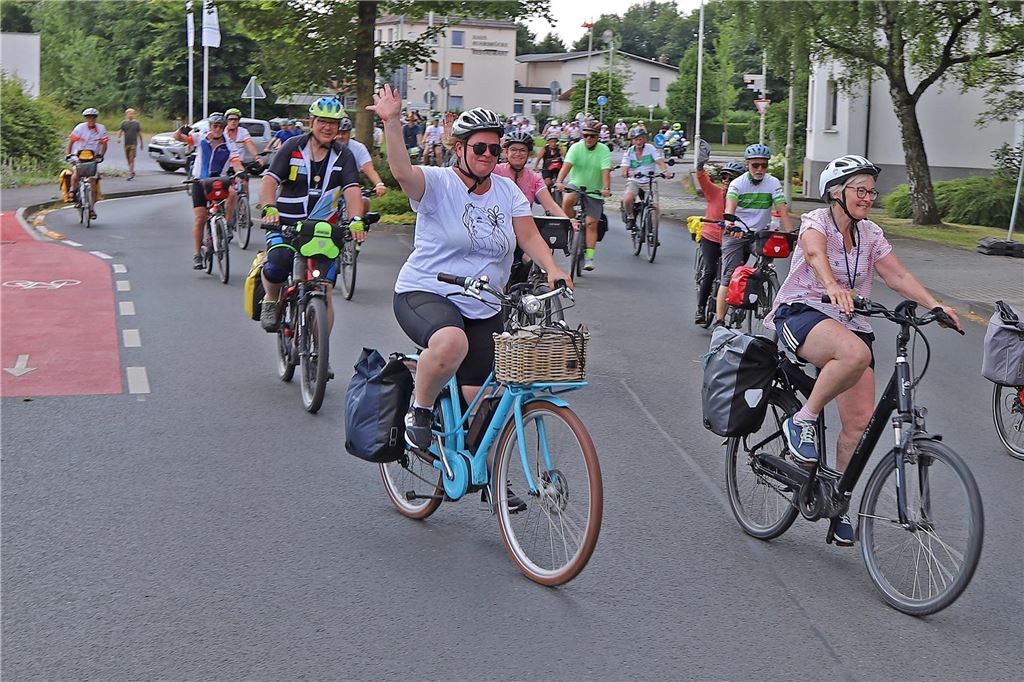 Rund 1400 Radfahrerinnen und Radfahrer kamen Samstag auf der NRW-Radtour 2024 nach Fröndenberg. 