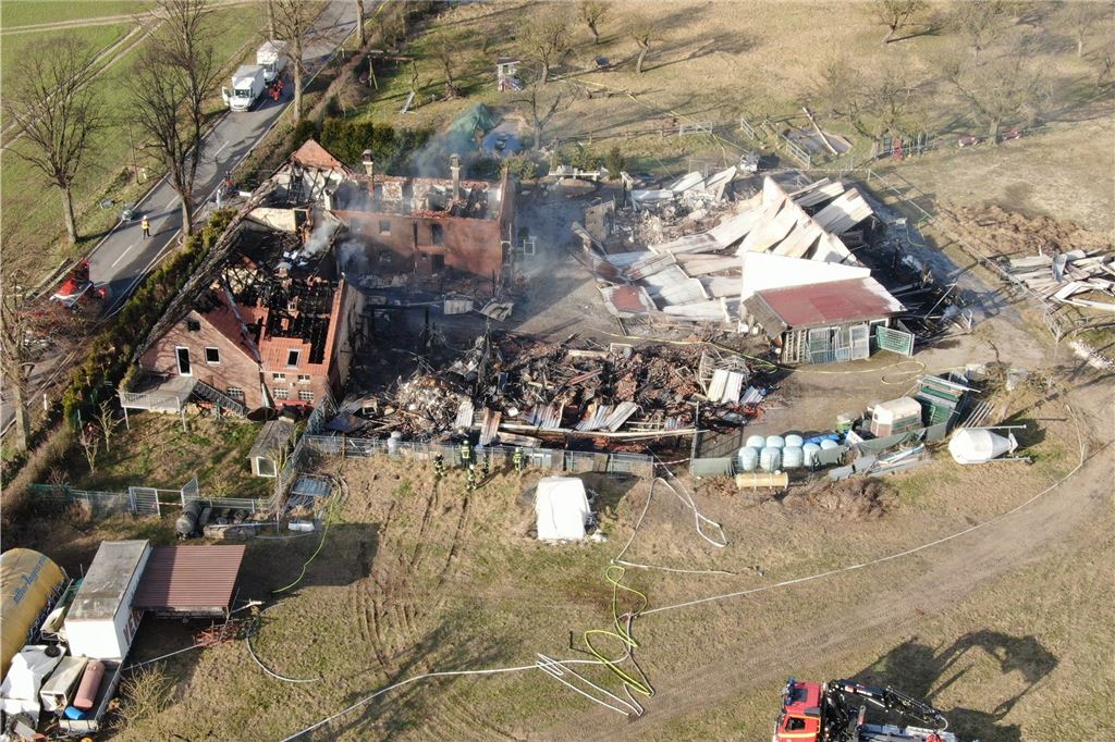 Drohnenaufnahme des abgebrannten Hofs in Unna-Vinning am 7.3. 2025.