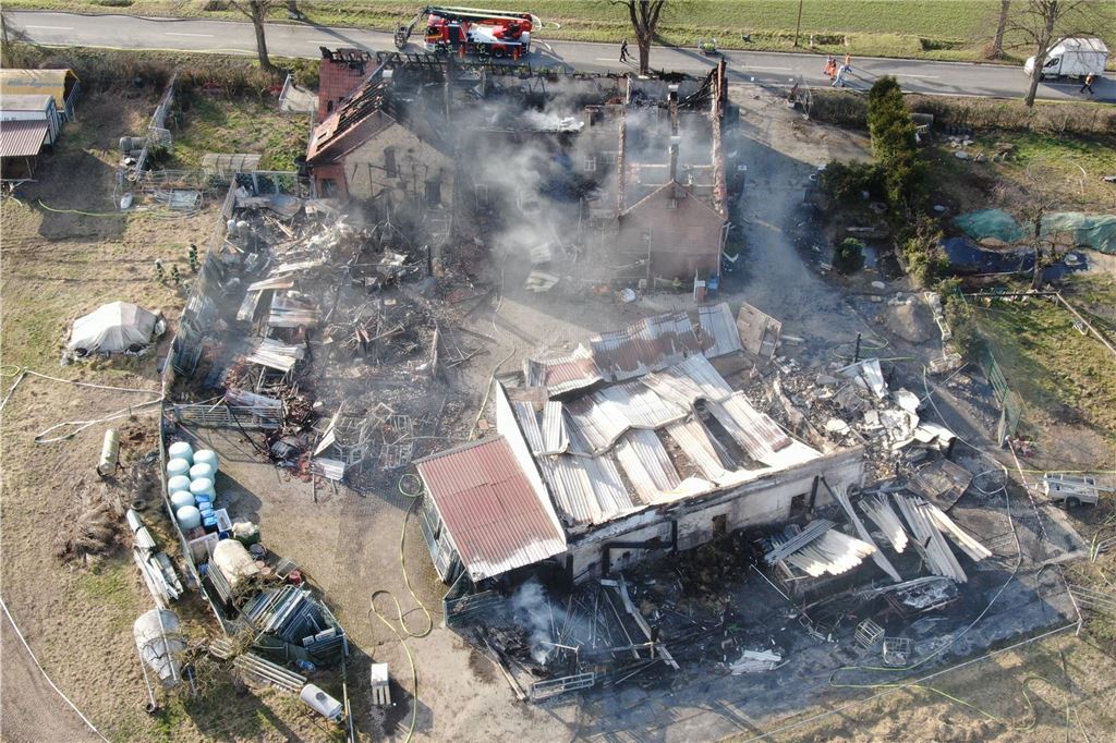 Drohnenaufnahme des abgebrannten Hofs in Unna-Vinning am 7.3. 2025.