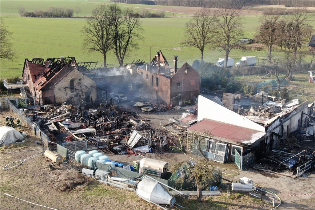 Drohnenaufnahme des abgebrannten Hofs in Unna-Vinning am 7.3. 2025.
