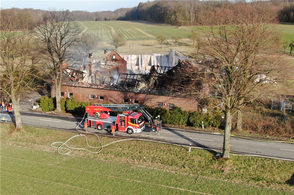 Drohnenaufnahme des abgebrannten Hofs in Unna-Vinning am 7.3. 2025.
