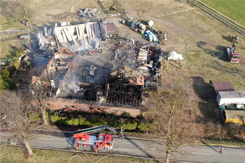 Drohnenaufnahme des abgebrannten Hofs in Unna-Vinning am 7.3. 2025.