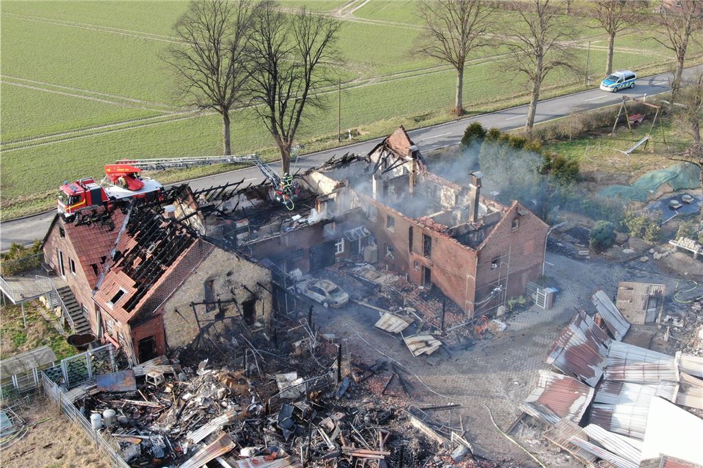 Drohnenaufnahme des abgebrannten Hofs in Unna-Vinning am 7.3. 2025.