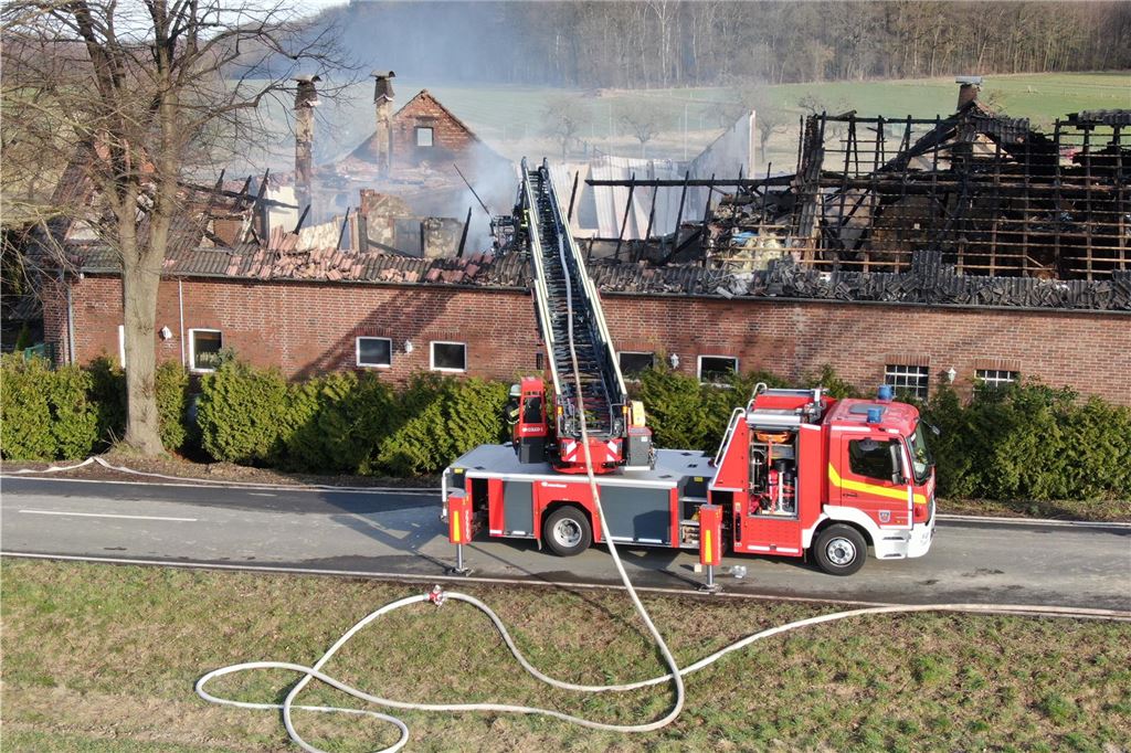 Drohnenaufnahme des abgebrannten Hofs in Unna-Vinning am 7.3. 2025.