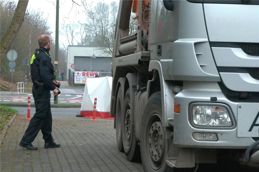 Schülerin verunglückt: Seelsorger und Gedenkraum am Gymnasium Altlünen Ein Lkw hatte die 16-Jährige überrollt, sie starb noch an der Unfallstelle.