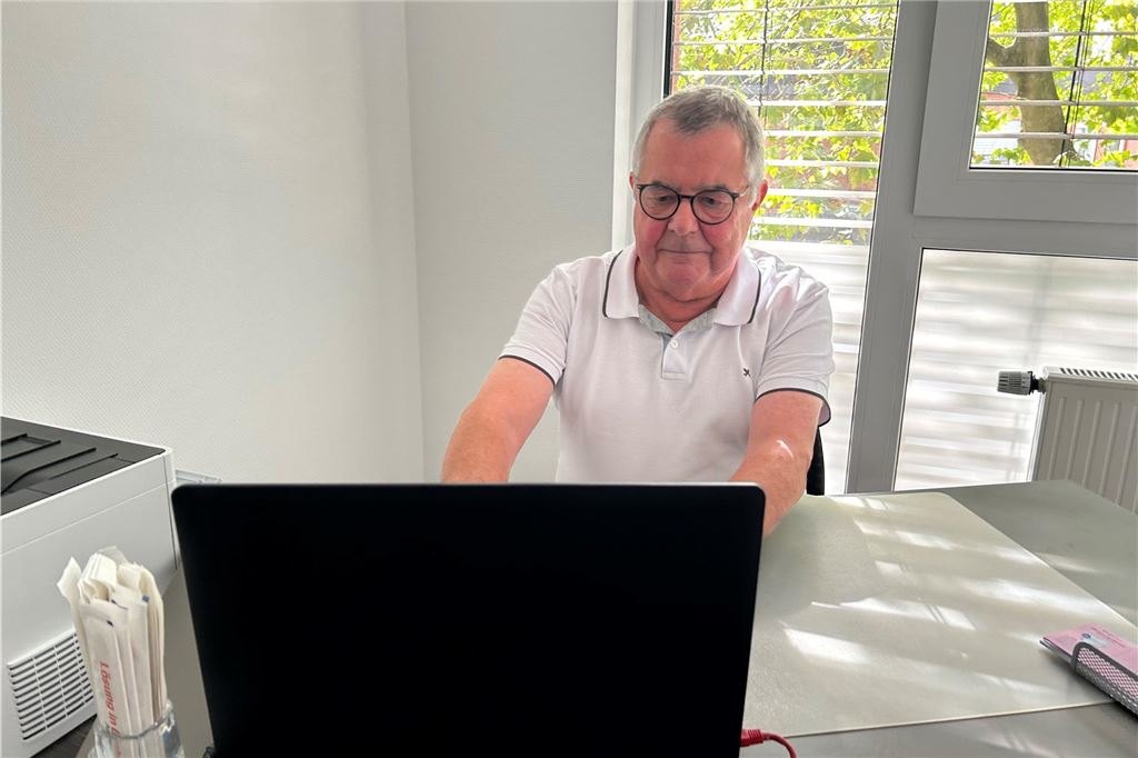 Hausarzt Klaus Steenbock geht in den Ruhestand: „Lachendes und weinendes Auge“ Ein paar Tage noch, dann beginnt für Klaus Steenbock eine ganz neue Phase in seinem Leben. Einen Nachfolger für seine Praxis hat er gefunden.