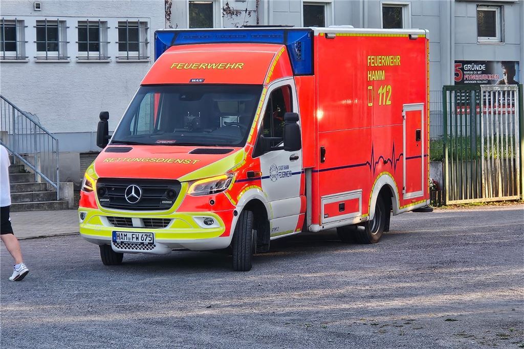 Rettungswageneinsatz und lange Unterbrechung Ein Rettungswagen kam am Dienstagabend in Wiescherhöfen zum Einsatz.