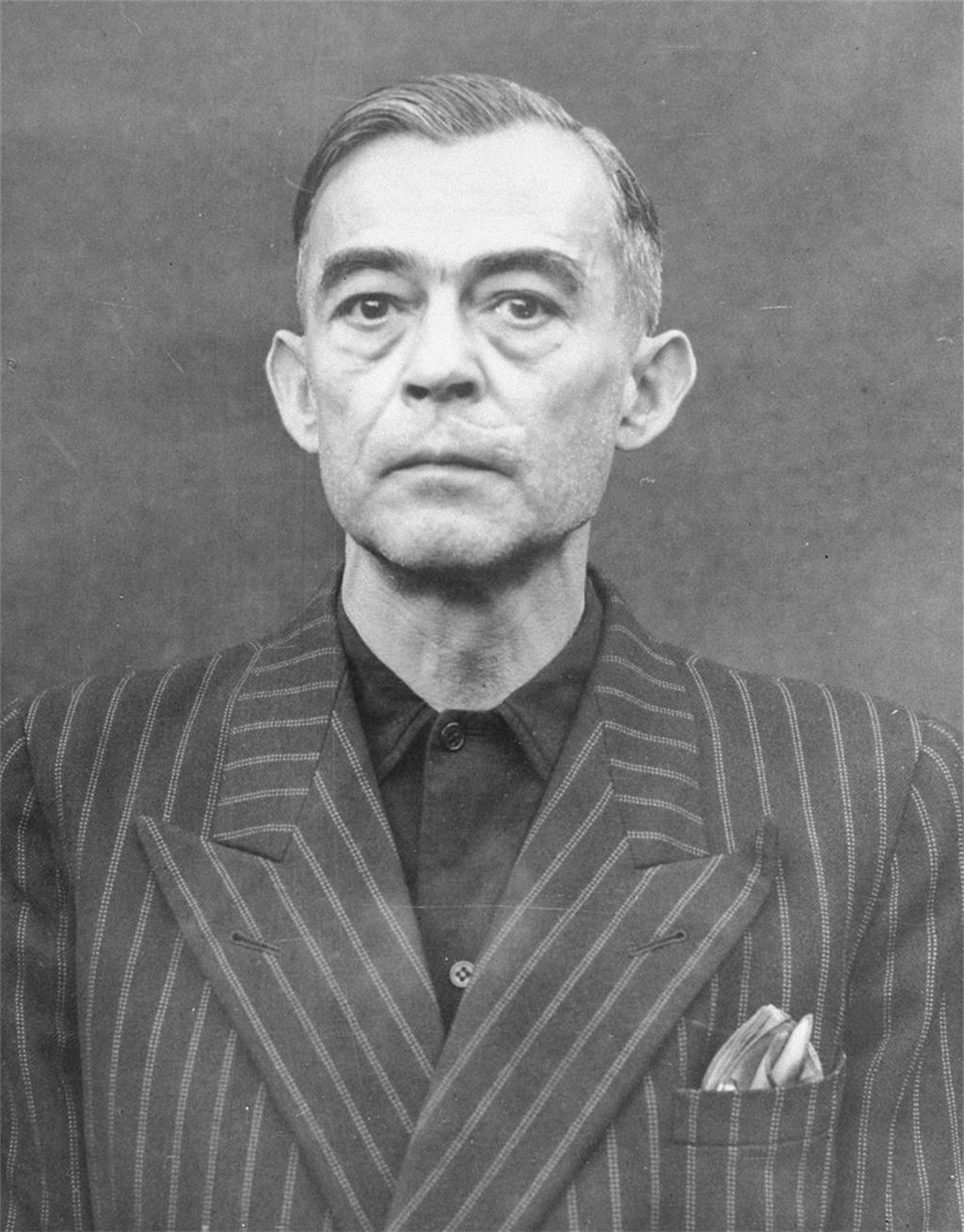 Kurt Blome war führender Nazi-Arzt: Wie er nach dem Krieg als Mediziner in Dortmund wieder Fuß fasste Eine Aufnahme von Kurt Blome während des Nürnberger Ärzteprozesss 1946. Der Schmiss an der rechten Wange erinnert an seine Mitgliedschaft in einer Burschenschaft.