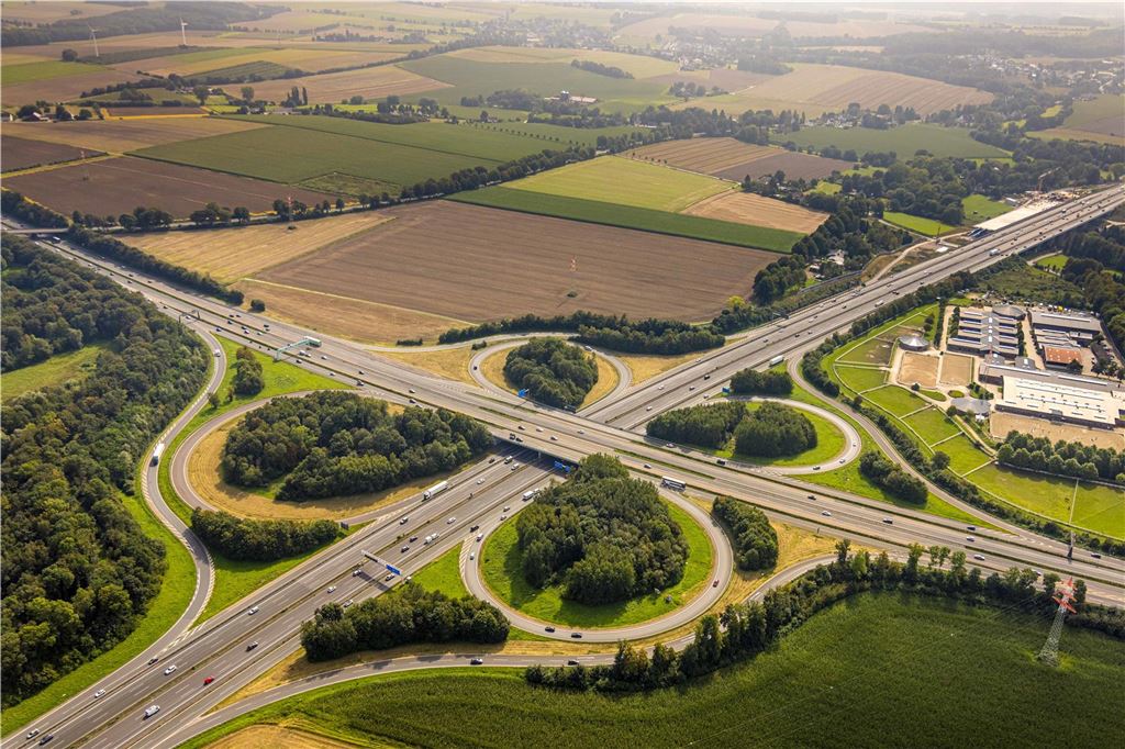Eine „beliebte“ Stelle für Stau: Das Autobahnkreuz Dortmund/Unna sorgt für eine Verbindung der Autobahn A1 und Autobahn A44.