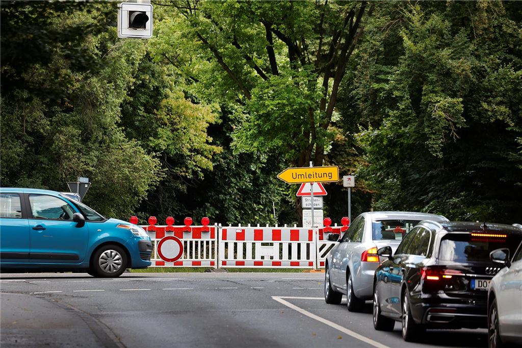 Buckenstraße wieder frei: Ampelanlage aber noch immer defekt Eine Woche lang war die Buckenstraße für den Verkehr voll gesperrt.