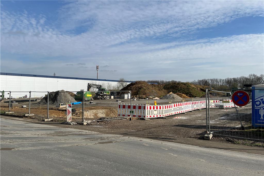 Neubau im Indupark: Brillux vergrößert Produktionskapazität Neben dem Firmengebäude von Brillux an der Otto-Hahn-Straße entsteht ein neuer Mitarbeiterparkplatz.