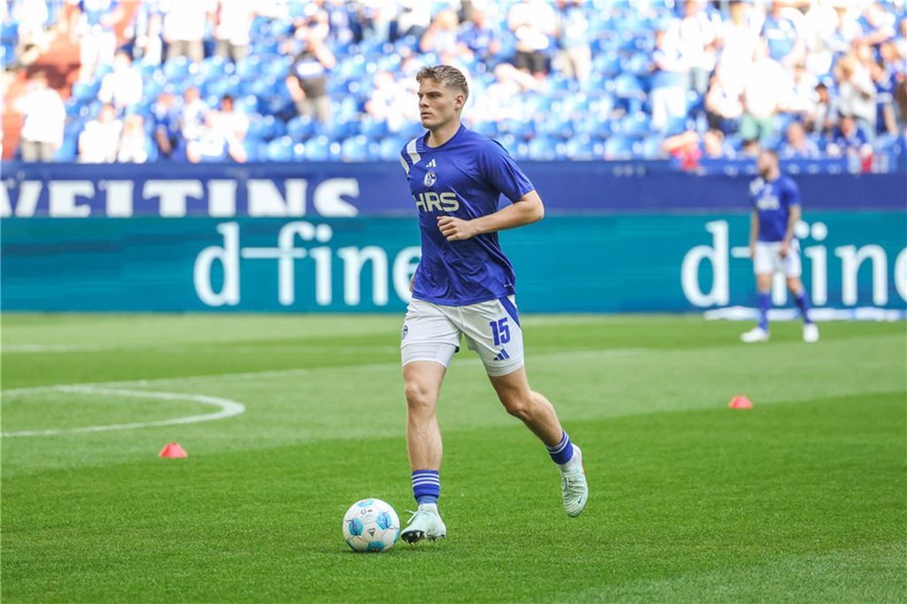 Königsblau spielt dramatisch schwach: Die Noten der Schalker Spieler Emil Hojlund stand nach langer Pause mal wieder in der Schalker Startelf.