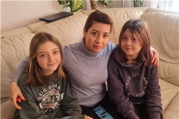 Endlich in Unna angekommen: Nach langer und strapaziöser Flucht sind die Tante und die jungen Cousinen von Anastasija Hering in Sicherheit.