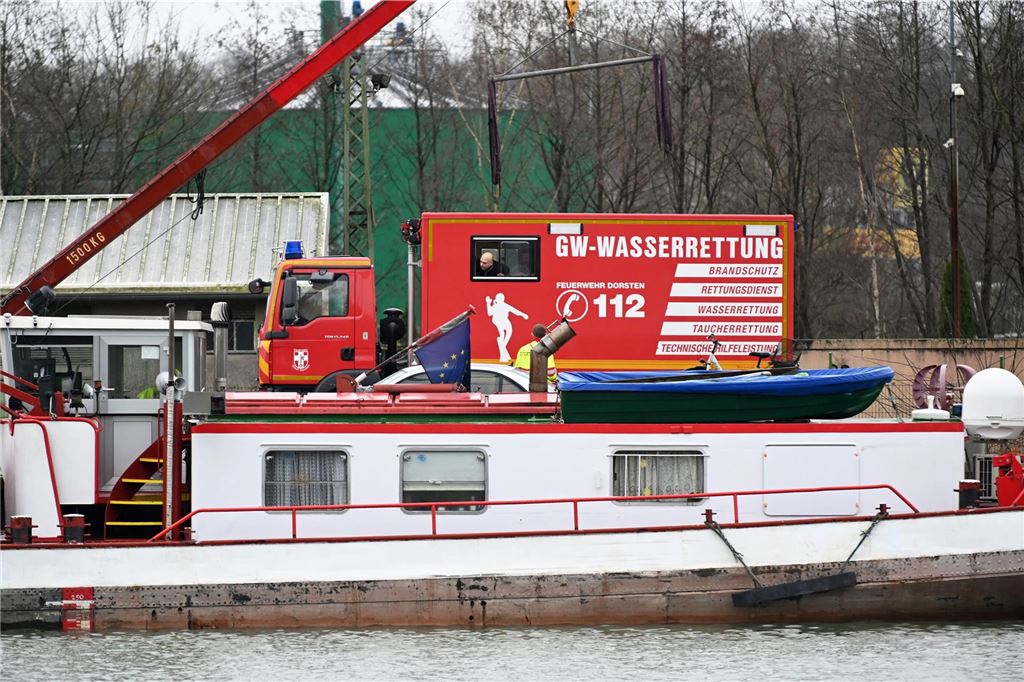 Crew-Mitglied vermisst: Schiffsführer setzt in Dorsten Notruf ab Es kam am Montagvormittag zu einem größeren Einsatz von Rettungskräften und Tauchern in Dorsten.