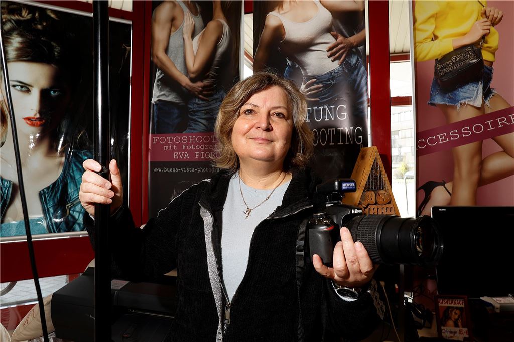 Passbildautomat im Rathaus lässt auf sich warten: Berlin liefert nicht Eva Pioro in ihrem Fotostudio im Rathauscenter. (Archivfoto)