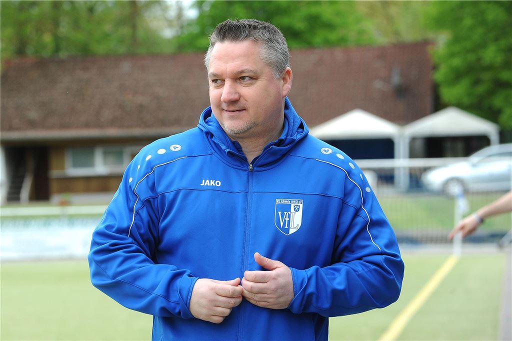 EM-Regel im Amateurfußball: Das halten Schwerter Trainer von einer Einführung Fadil Salkanovic ist Trainer des VfL Schwerte.
