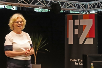 Familienministerin Christine Lambrecht (SPD) war am Freitag im Freizeitzentrum Lüner Höhe in Kamen zu Gast.