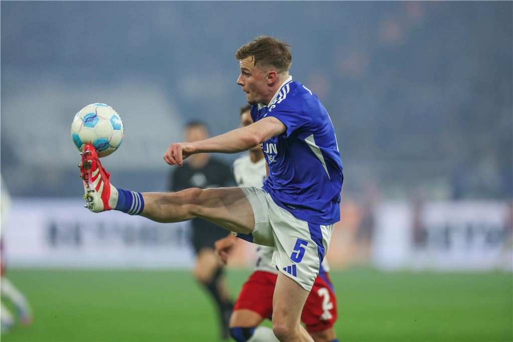 Van Wonderen kämpft um seinen Genießer-Abschied 19.04.2025, Fussball, Saison 2024/2025, 2. Bundesliga, 29. Spieltag, FC Schalke 04 - Hamburger SV, Derry John Murkin (FC Schalke 04)