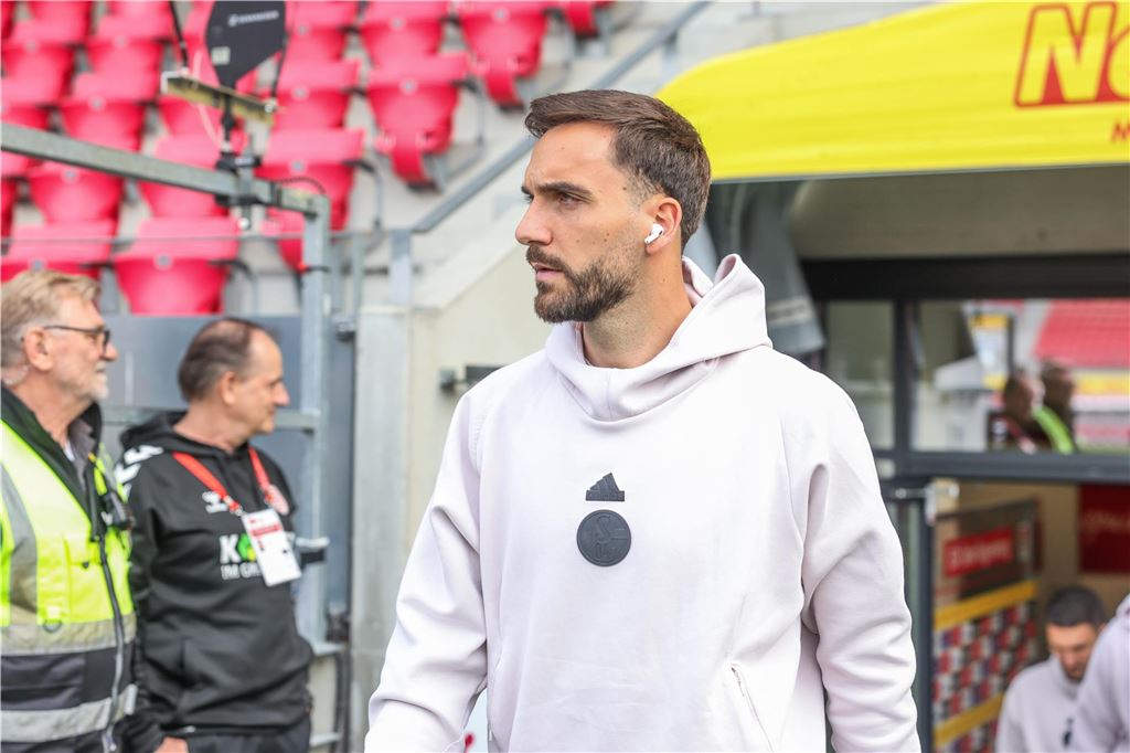 Entwarnung bei Schalke-Torwart Justin Heekeren: Fehlte beim Schalker Training am Donnerstag: Kenan Karaman.