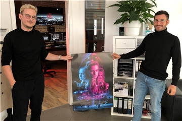 Felix Eller und Jan Scharfenberg (von links) freuen sich, dass ihr Film „All eyes on you“ ab Ende Oktober im Kinorama Unna läuft.