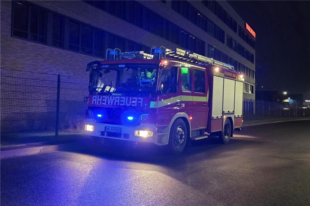Feuerwehreinsatz an der Deutschlandzentrale von Woolworth in Unna am 22.1.