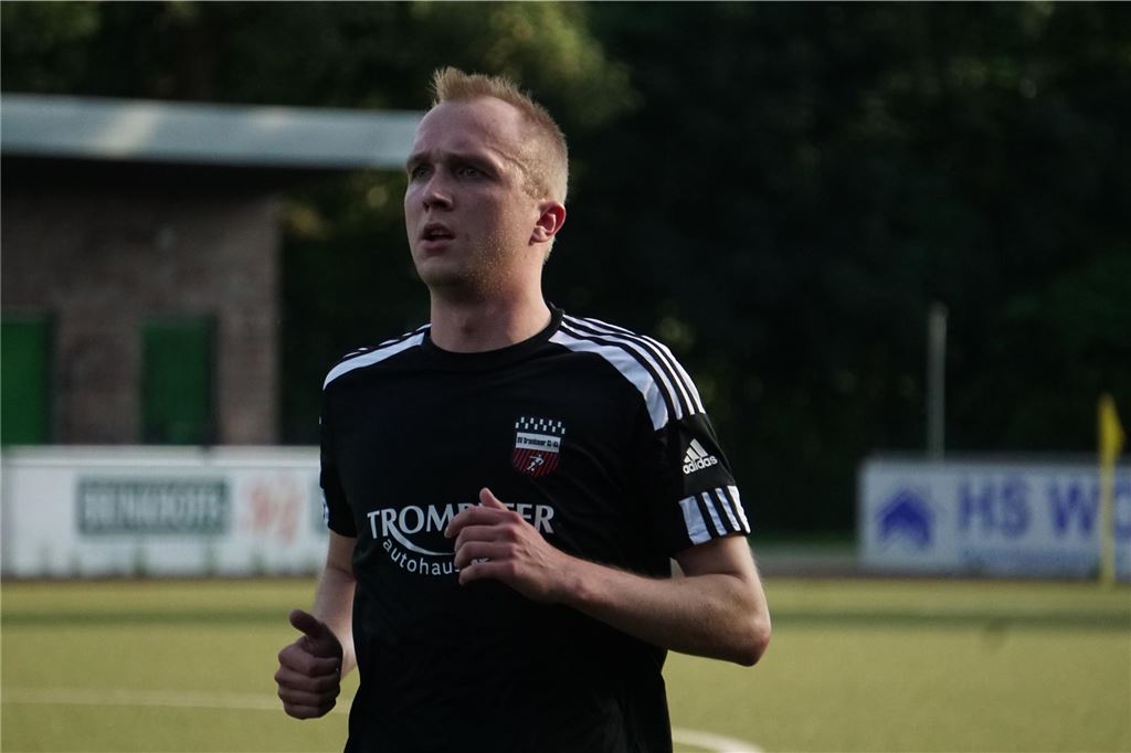 Flemming Fennen wird zum Derbyhelden für den BV Brambauer Flemming Fennen läuft.