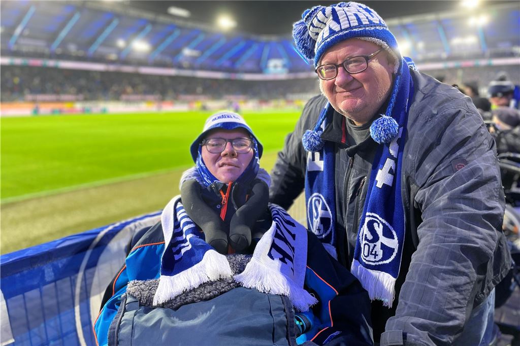 „Wunderschön und brutal zugleich“: Auf Auswärtsfahrt mit dem Rolli-Ultra Florian Wichert und sein Vater Andreas hatten nicht mit dem Sieg in Paderborn gerechnet.