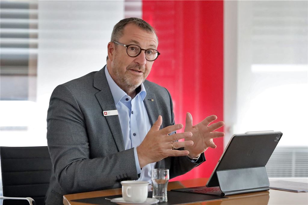 Frank Röhr neuer Chef im Sparkassenvorstand Frank Röhr gehört dem Sparkassenvorstand seit 2011 an. Er soll im kommenden Jahr der neue Vorsitzende werden.