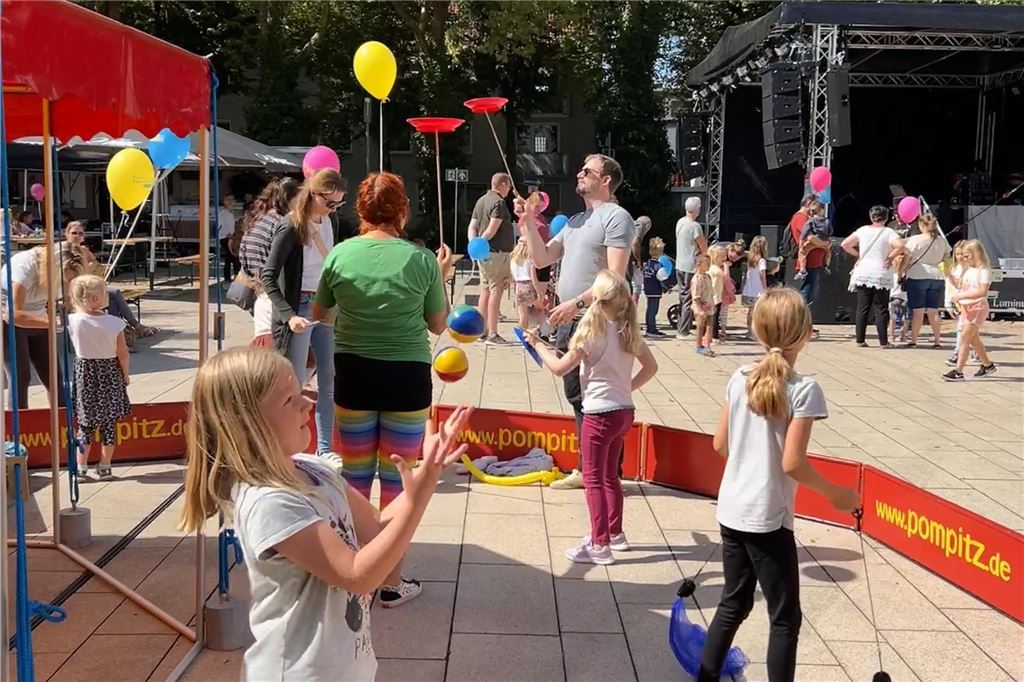 Holzwickeder Sommer bleibt hinter den Erwartungen zurück Auch die Line-Dance-Gruppe der VHS zeigte was sie kann.