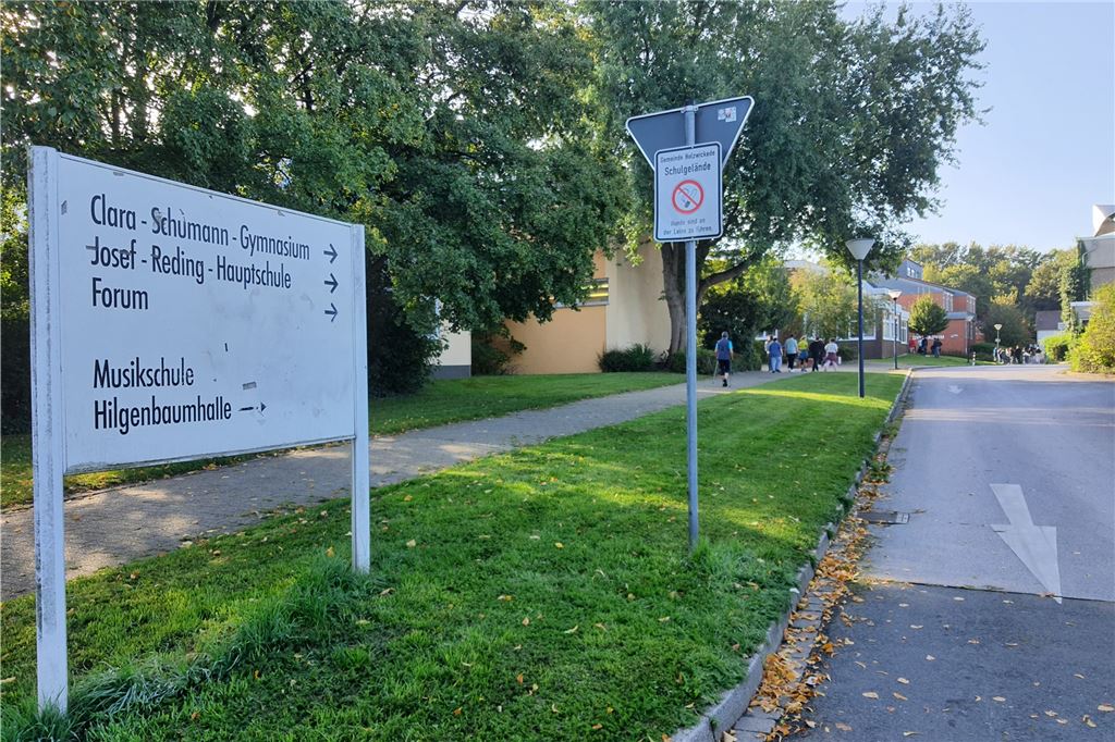Corona-Impfung für Kinder: Kinderarztpraxis schon jetzt unter Strom Für Impfaktionen mit Kindern braucht es einen geeigneten Ort: Die Gemeinde will Gespräche mit den weiterführenden Schulen führen.