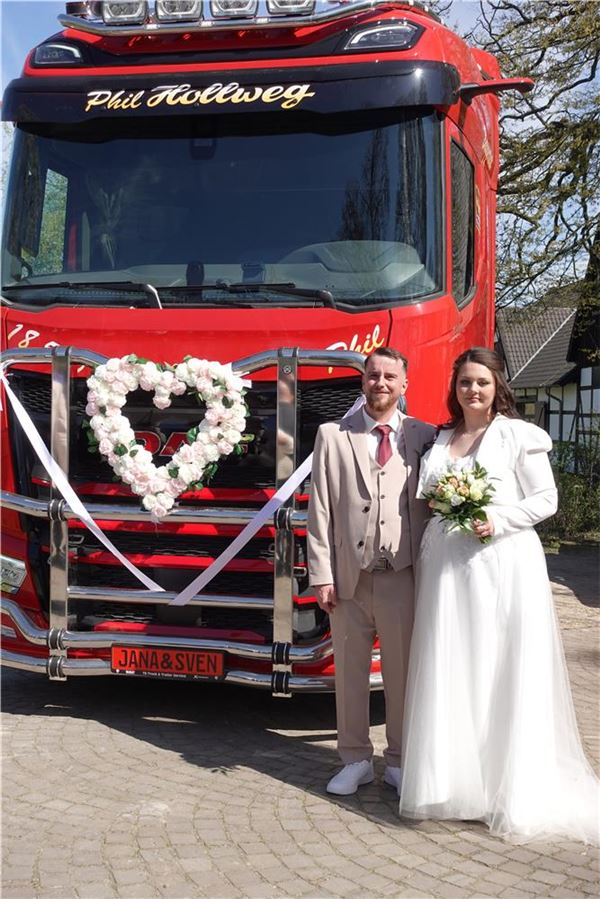 Hingucker bei Trauung am Emscherquellhof: Sven und Jana heiraten in Holzwickede Sven und Jana heiraten am Emscherquellhof in Holzwickede.