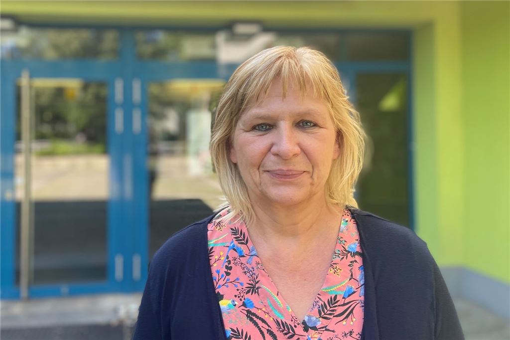 Kreis Unna streicht Geld für Schüler-Laptops: „Tut schon etwas weh“ Gabriele Sowka, Schulleiterin der Peter-Weiss-Gesamtschule in Unna, sieht es kritisch, dass für Ipads kein Geld mehr aus dem Bildungs- und Teilhabepaket verwendet werden kann. Sie fordert eine lückenlose digitale Ausstattung aller Schüler.