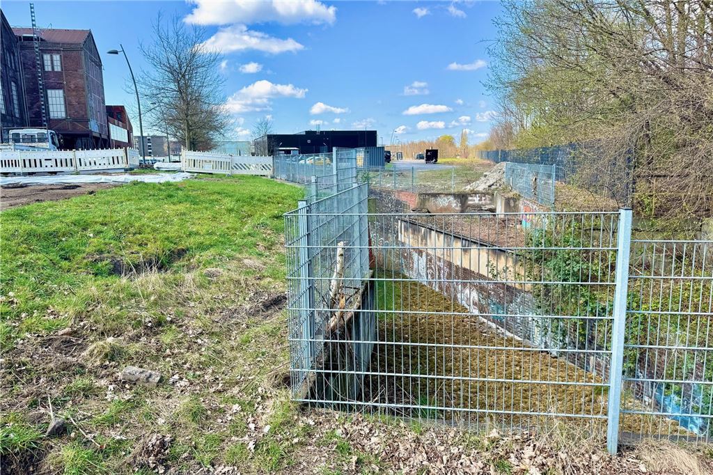 Neue Straße auf Phoenix-West soll Hörde entlasten: „Südspange“ in Bau Phoenix-West mit Bergmann-Brauerei.