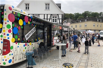 Gleich zwei Impfbusse (hier ein Bild aus Fröndenberg) kommen am Samstag aufgrund der bisher guten Annahme des Angebots ins Kamen-Karree. Der eine steht bei Ikea, der andere bei Flammenträume.