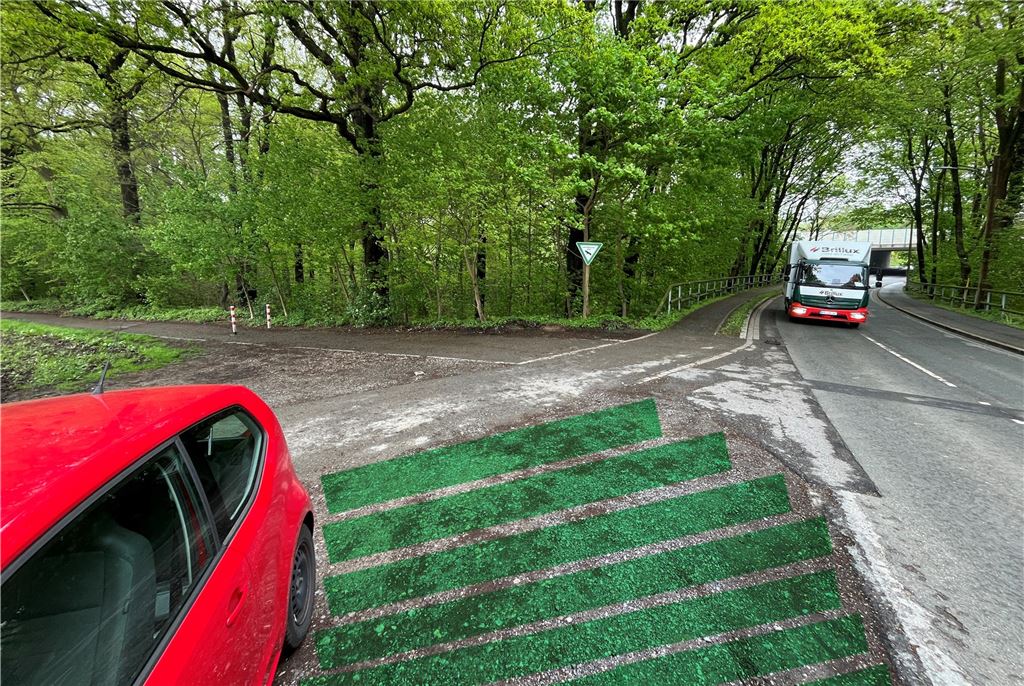 Ordnungsamt erhöht Druck auf Wildparker und erntet Widerspruch Grün schraffiert ist eine aus Sicht der Holzwickeder Ordnungsamts zulässige Parkfläche an der Holzwickeder Straße.