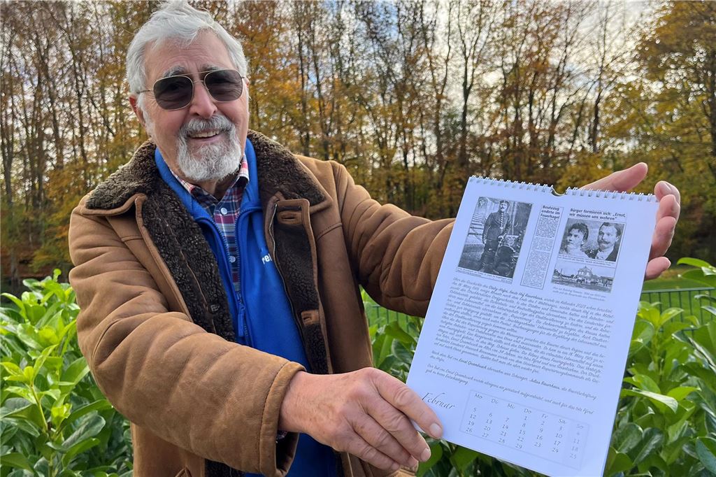 Freibad Kalender erzählt vergessene Geschichten aus Fröndenberger Westen Hans Peter Reeske hält den neuen Kalender des Freibads Dellwig in den Händen