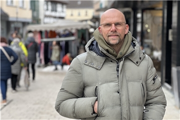 Heiko Hofmann war einer von vielen Menschen aus Unna, die am verkaufsoffenen Sonntag in die Innenstadt gegangen sind. Er findet es gut, dass die Menschen selbst entscheiden können, ob sie beim Einkaufen eine Maske tragen möchten oder nicht.