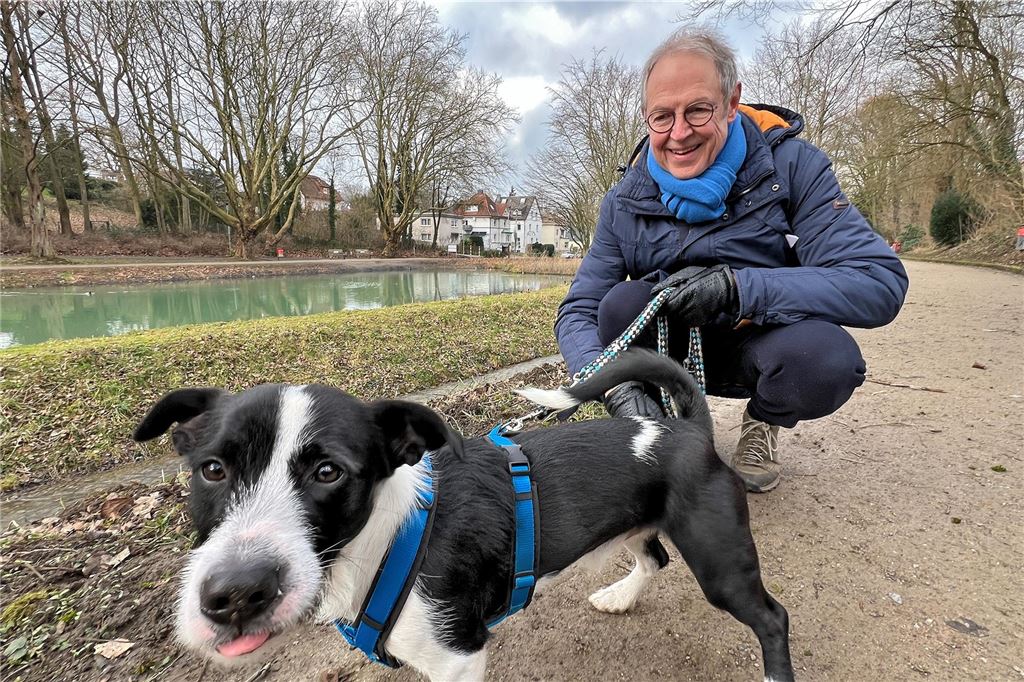 Tüten-Appell, damit Hundekot nicht Mensch und Natur gefährdet Heiko Liedtke hält seinen Hund an der Leine