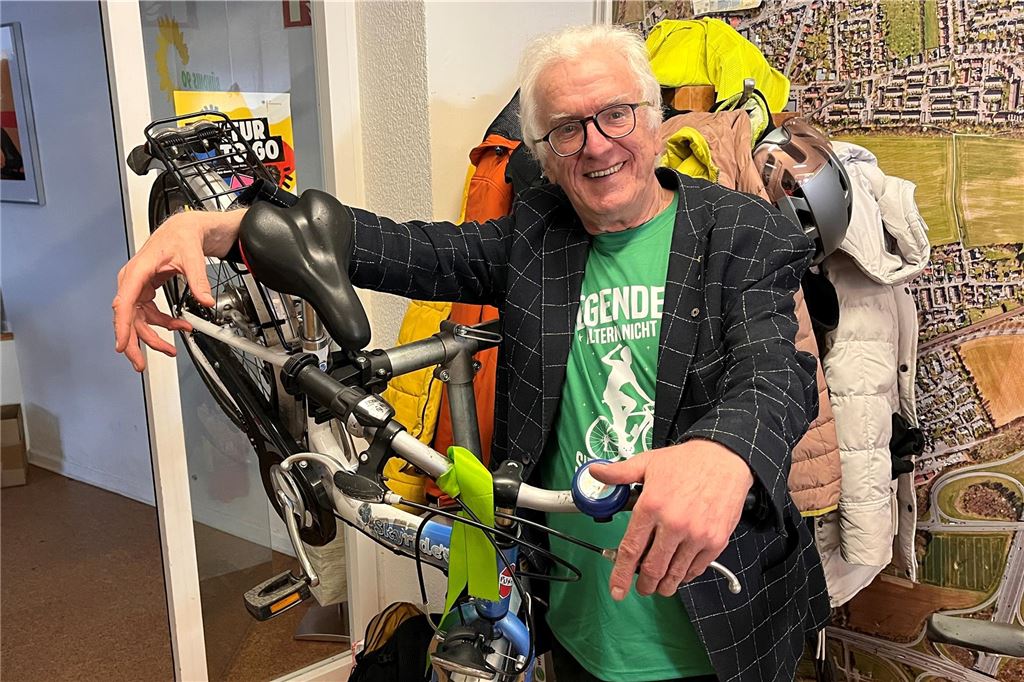 Mit 10 Euro und einer Klingel in die Selbstständigkeit Hermann Strahl an einem Kinderfahrrad