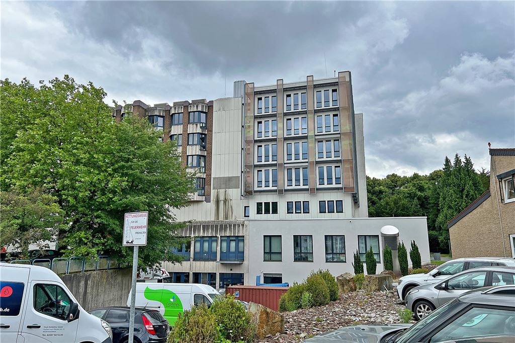Verkehr, Lärm, Verschattung: Krankenhausneubau trifft auf Bedenken Heute ist das Gebäude hier zu Ende, doch mit der nächsten Ausbauphase soll das Krankenhaus in Unnas Innenstadt abermals ein Stück wachsen – und zwar nach Westen, was in diesem Bild nach rechts bedeutet.